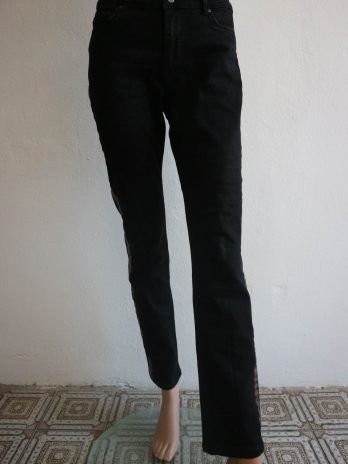 Jeans Jones Größe 38 in Schwarz mit seitlichem Streifen in Cognac