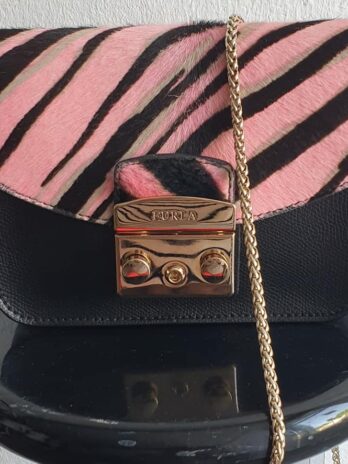 Tasche “ Furla “ in Schwarz/Pink/Leder Maße Breite ca 18cm Höhe ca 14cm