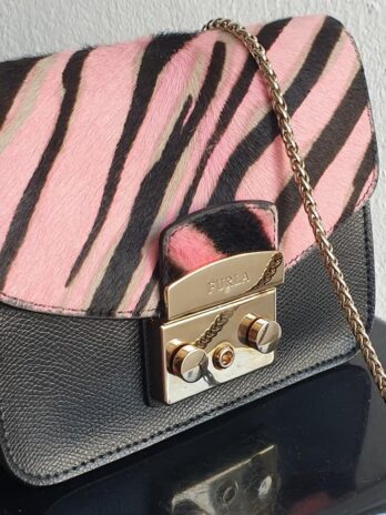 Tasche “ Furla “ in Schwarz/Pink/Leder Maße Breite ca 18cm Höhe ca 14cm