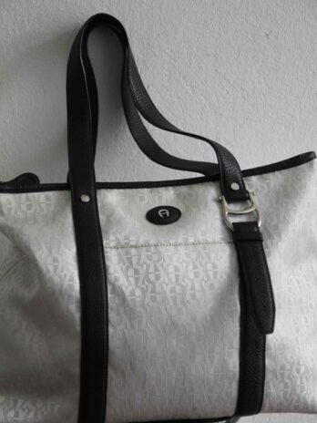 Tasche „Aigner“ Br. 47cm Hö. 29cm in Weiß|Silber