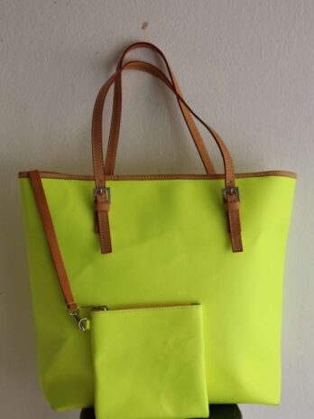 Tasche“ Made in Italy “ in Neongrün/Leder Maße Breite ca 41cm Höhe ca 30cm