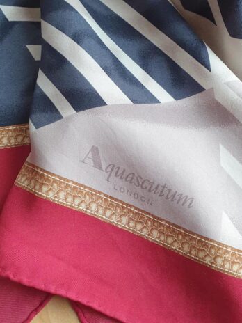 Tuch “ Aquascutum London “ in Rot/Blau/Beige gemustert/Seide handgerollt