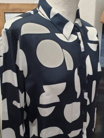 Bluse “ Someday “ Größe 38 in Blau/Weiß gemustert