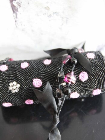 Balltasche „La Regate“ Br. 16cm Hö. 8cm in bestickt Rosa/Schwarz