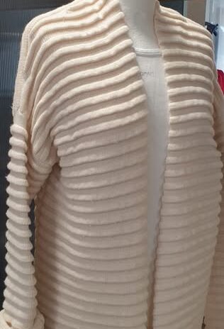 Strickmantel “ Bloom “ Größe 36 in Offwhite