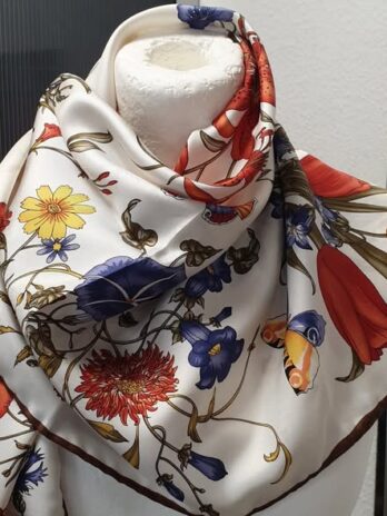 Tuch “ No Name “ in Bunt/Floral gemustert