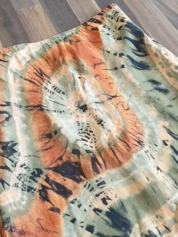 Rock “ Made in France “ Größe M in Orange/Khaki/Batik gemustert