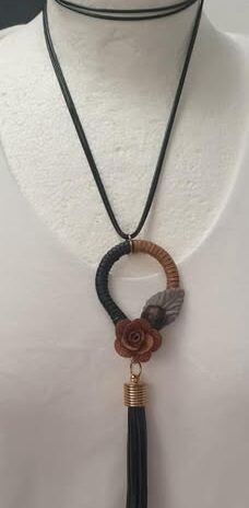 Kette “ Bijou Brigitte “ in Schwarz/Braun/Lederband