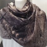 Tuch “ Van Laak “ in Schlamm/Beige gemustert 100% Seide handgerollt