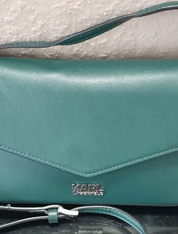 Tasche “ Karl Lagerfeld “ in Tannengrün/Kunstleder Maße Breite ca 20cm Höhe ca 14cm