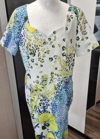 Kleid “ Jones “ Größe 42 in Blau/Gelb/Grün gemustert
