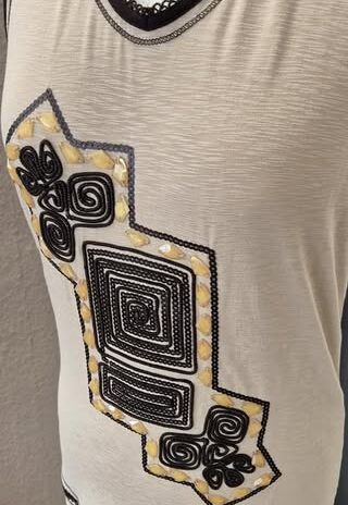 Top “ Bonita “ Größe S in Dunkelbraun/Beige bestickt