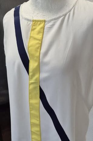 Bluse “ Jones “ Größe 42 in Weiß/Blau/Gelb