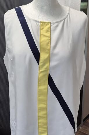 Bluse “ Jones “ Größe 42 in Weiß/Blau/Gelb