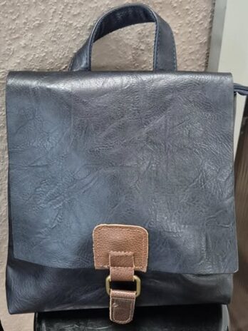 Rucksack “ Paolo Bags “ in Dunkelblau/Kunstleder Maße Breite ca 28cm Höhe ca 30cm