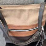 Tasche “ Tom Tailor “ in Beige/Cognac/Dunkelbraun Kunstleder Maße Breite ca 30cm Höhe ca 24cm