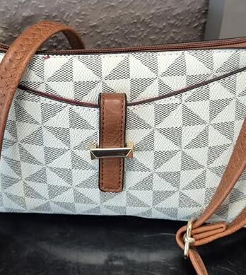 Tasche “ Made in Italy “ in Weiß/Grau gemustert Kunstleder Maße Breite ca 26cm Höhe ca 16cm