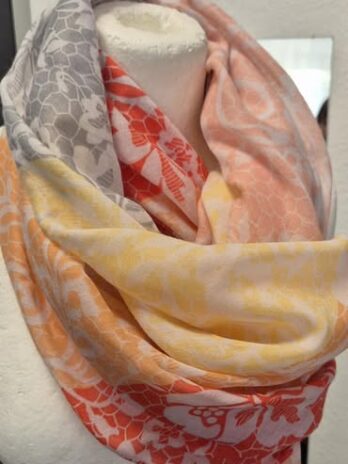 Schal “ Made in Italy “ in Gelb/Grau/Rosa/Orange bunt gemustert 70% Viscose 30% Baumwolle