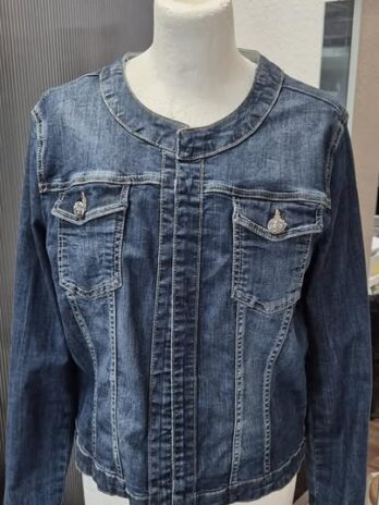 Jeansjacke “ Cartoon “ Größe 38/40 in Blau