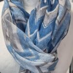 Schal “ Made in Italy “ in Hellblau/Weiß gemustert 100% Viscose