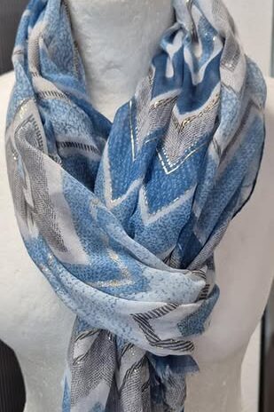 Schal “ Made in Italy “ in Hellblau/Weiß gemustert 100% Viscose