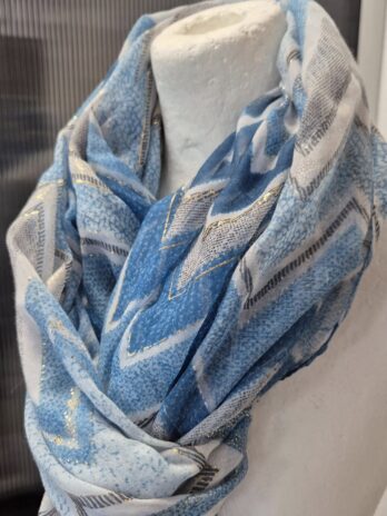 Schal “ Made in Italy “ in Hellblau/Weiß gemustert 100% Viscose
