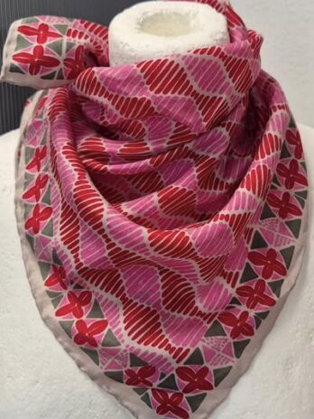 Nikituch “ Les Belles Vagabondes “ in Rot/Pink gemustert 100% Seide handgerollt