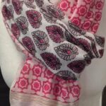 Schal “ Made in Italy “ in Pink/Weiß gemustert 100% Viscose