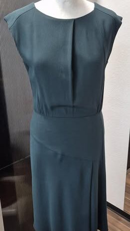 Kleid “ Hugo Boss “ Größe 36 in Tannengrün