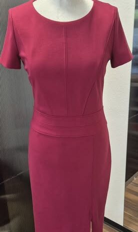 Kleid “ Hugo Boss “ Größe 36 in Beere