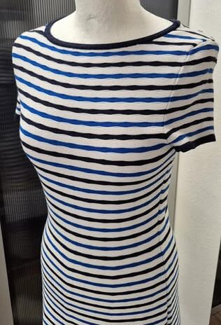 Strickkleid “ Hugo Boss “ Größe 36 in Dunkelblau/Blitzblau gestreift