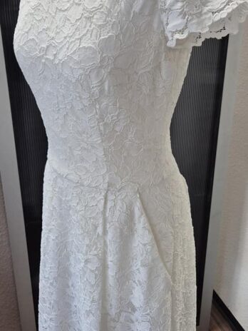Kleid “ Hugo Boss “ Größe 36 in Weiß/Spitze
