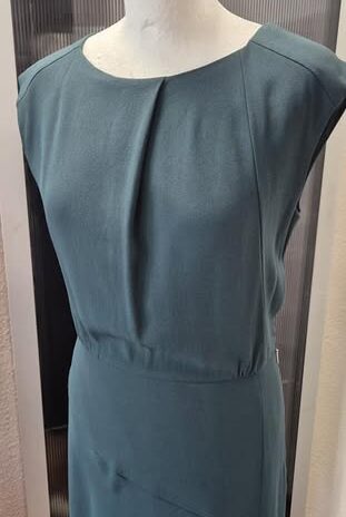 Kleid “ Hugo Boss “ Größe 36 in Tannengrün