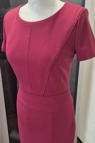 Kleid “ Hugo Boss “ Größe 36 in Beere