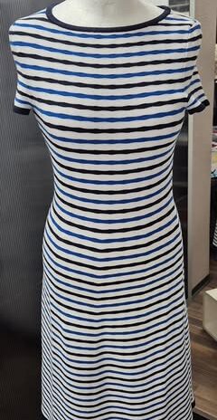 Strickkleid “ Hugo Boss “ Größe 36 in Dunkelblau/Blitzblau gestreift