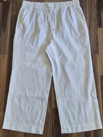 Hose “ Marccain Sports “ Größe 44 (N6) in Weiß 65% Leinen 7/8 Länge