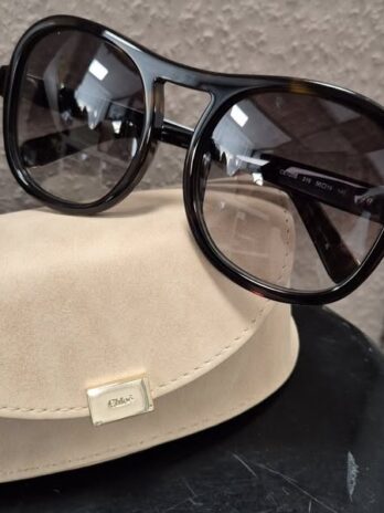 Sonnenbrille “ Chloe`“ in Schwarz mit Etui
