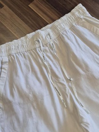 Hose “ Marccain Sports “ Größe 44 (N6) in Weiß 65% Leinen 7/8 Länge