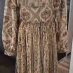Boohoo Kleid “ Made in Italy “ Größe 40/42 in Beige/Floral