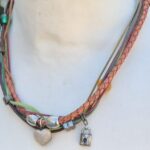 Kette “ Handmade “ in Terrakotta/Lederband/Magnetverschluß