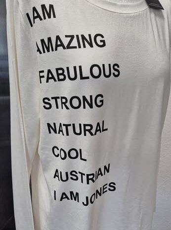Shirt “ Jones “ Größe L in Offwhite/Schwarz/Print NEU!