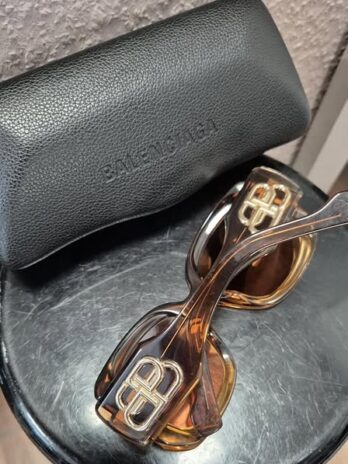 Sonnenbrille mit Etui “ BALENCIAGA “ in Cognac