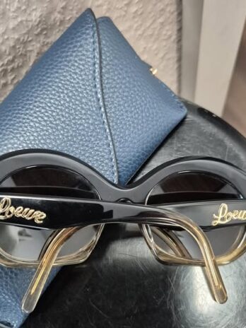 Sonnenbrille mit Etui “ LOEWE “ in Schwarz/Beige