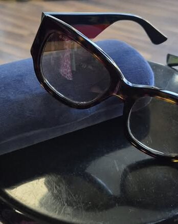 Sonnenbrille mit Etui “ Gucci “ in Braun/Blau/Rot/Weiß