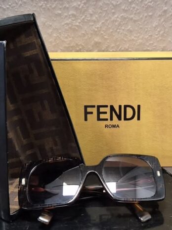 Sonnenbrille mit Etui “ FENDI “ in Dunkelbraun