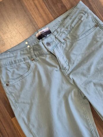 Jeans “ Jones “ Größe 38 in hellem Aquablau