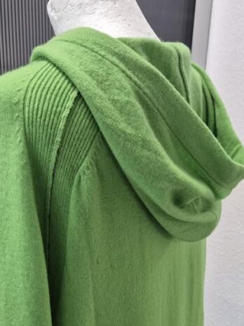 Strickkleid mit Kapuze “ Marccain Sports “ Größe 38/40 (N3) in Apfelgrün 90% Wolle 10% Cashmere