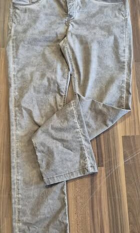 Jeans “ Jones “ Größe 40 in Schlamm