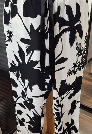 Hose “ Liu-Jo “ Größe 40 in Schwarz/Weiß gemustert elastischer Bund