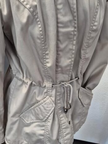 Jacke mit Kapuze “ Only “ Größe L in Sand